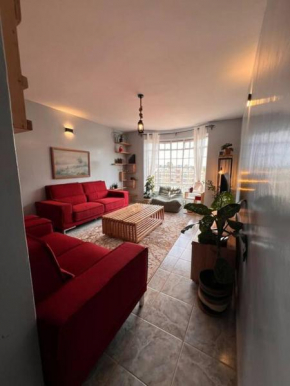 Artsy Apartment 3 miles away from the UNEP & Mall.